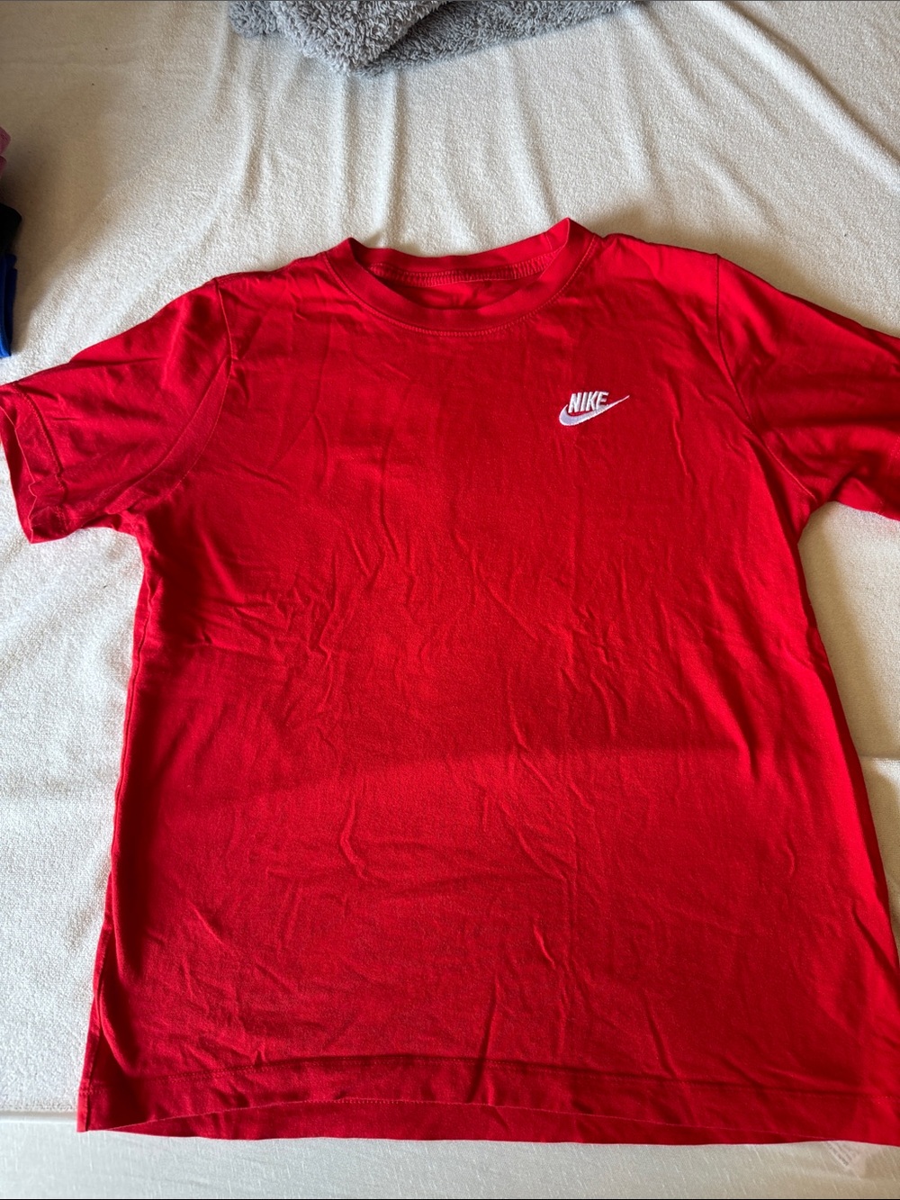 Nike Red Short Sleeve Tee with White Logo Boys XL t shirt